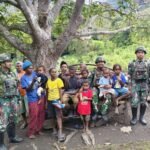 WhatsApp Image 2025-12-30 at 14.20.16 Sentuhan Humanis Satgas Yonif 521/DY Pererat Kebersamaan TNI dan Masyarakat Papua di Yahukimo