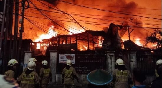 kebakaran kebayoran lama hari ini
